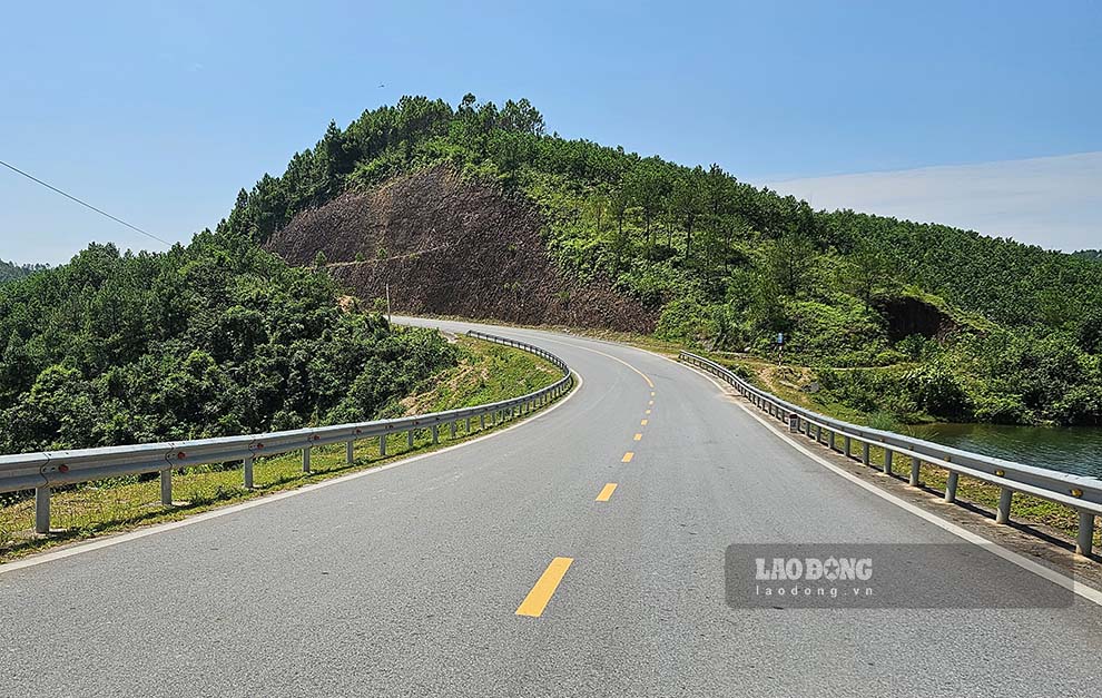 Dự án chia làm 3 giai đoạn. Giai đoạn 1, 2 do Ban quản lý Khu kinh tế Quảng Ninh làm chủ đầu tư với mức đầu tư  582 tỉ đồng.