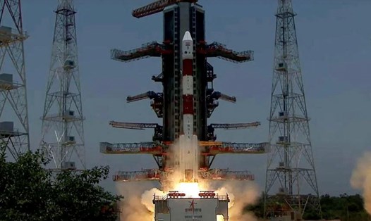 Tàu vũ trụ Aditya-L1 cất cánh từ Sriharikota, Ấn Độ ngày 2.9. Ảnh: AFP