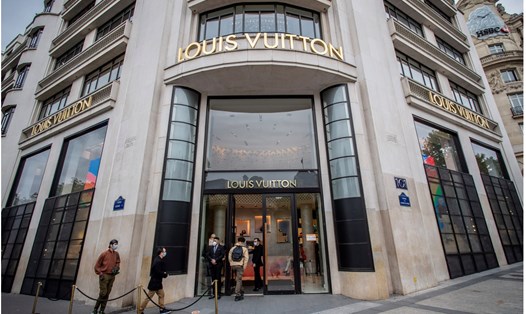 Cửa hàng Louis Vuitton trên đại lộ Champs Elysees ở Paris, Pháp. Ảnh: Tân Hoa Xã