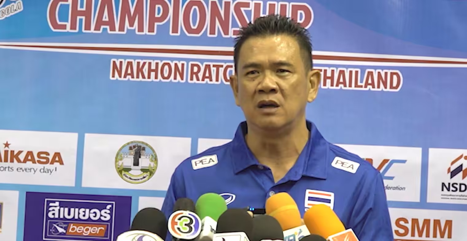 Huấn luyện viên Danai Sriwacharamethakul của tuyển bóng chuyền nữ Thái Lan. Ảnh: PPTV HD36