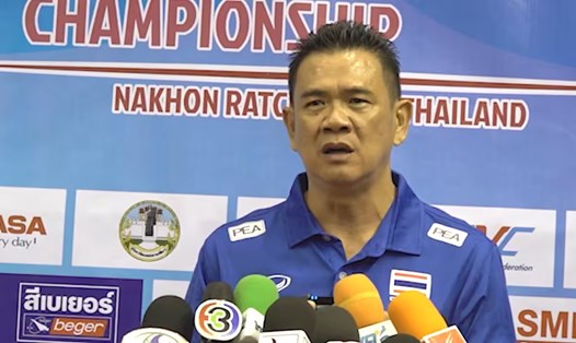 Huấn luyện viên Danai Sriwacharamethakul của tuyển bóng chuyền nữ Thái Lan. Ảnh: PPTV HD36
