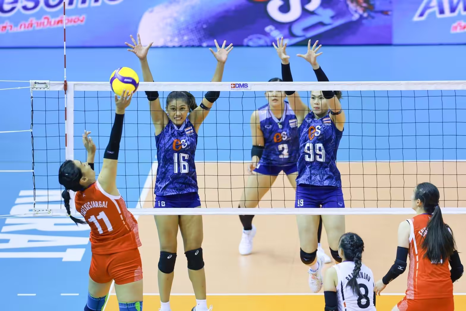 Đội tuyển bóng chuyền nữ Thái Lan chạm trán Việt Nam ở vòng loại 2 giải vô địch châu Á 2023. Ảnh: PPTV HD36