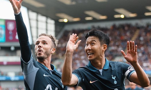 Son Heung-min (phải) tỏa sáng trong chiến thắng 5-2 của Tottenham trên sân Burnley. Ảnh: Tottenham