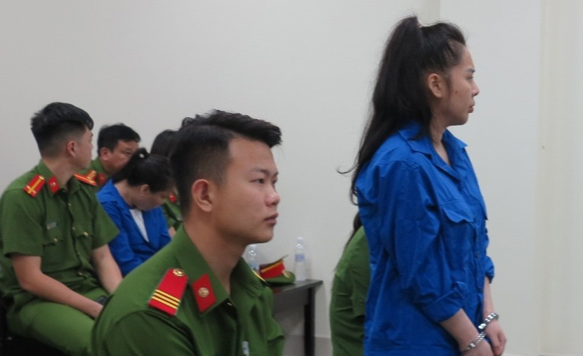 Phiên toà xét xử hai bị cáo trong đường dây ma tuý do nghi phạm Hương cầm đầu. Ảnh: Quang Việt