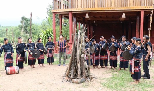 Những đội cồng chiêng nữ ngày một phát triển trên địa bàn tỉnh Gia Lai. Ảnh: TTXVN