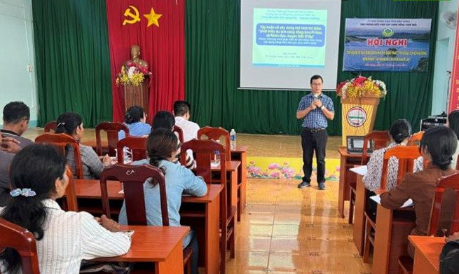 Quang cảnh tập huấn xây dựng mô hình thí điểm phát triển du lịch cộng đồng tại bon Pi Nao. Ảnh: Mai Lương