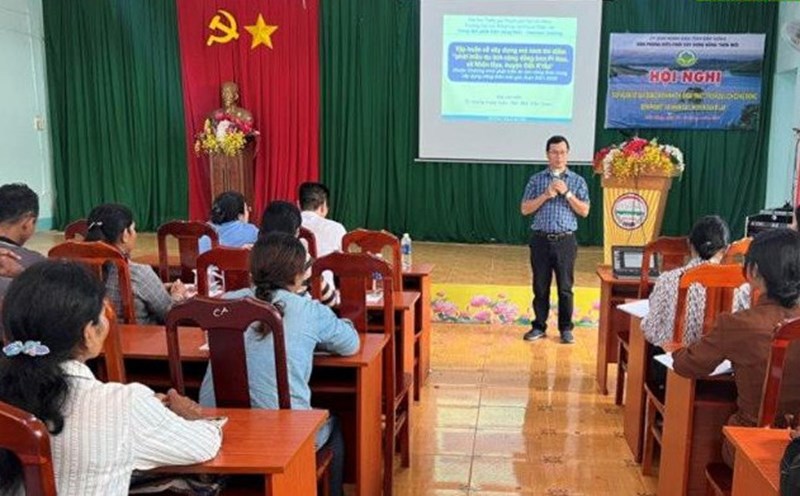 Quang cảnh tập huấn xây dựng mô hình thí điểm phát triển du lịch cộng đồng tại bon Pi Nao. Ảnh: Mai Lương