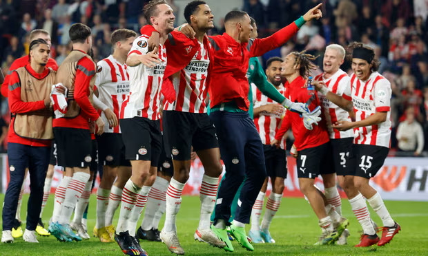 PSV từng đánh bại Arsenal ở Europa League mùa trước.  Ảnh: The Guardian