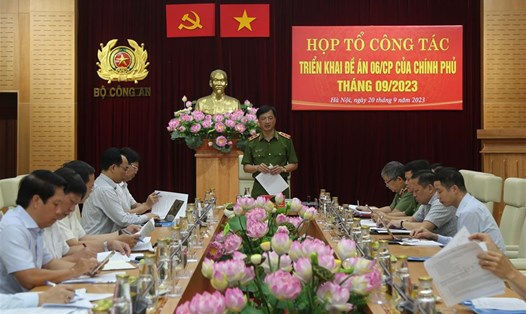 Thứ trưởng Bộ Công an Nguyễn Duy Ngọc chủ trì cuộc họp liên quan đến Đề án 06. Ảnh: BCA