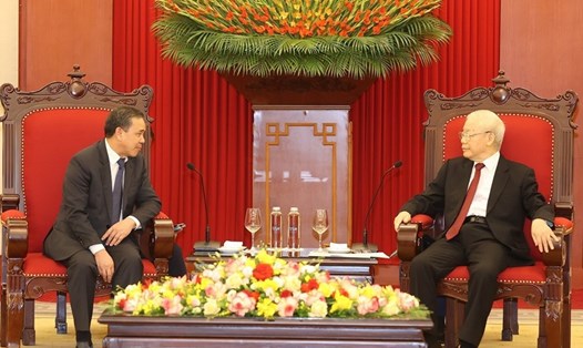 Tổng Bí thư Nguyễn Phú Trọng tiếp Đại sứ nước Cộng hòa Dân chủ Nhân dân Lào Sengphet Houngboungnuang đến chào từ biệt nhân kết thúc nhiệm kỳ công tác tại Việt Nam. Ảnh: TTXVN