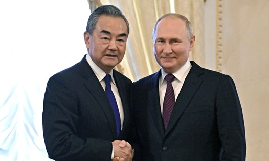 Tổng thống Vladimir Putin trong cuộc gặp Ngoại trưởng Trung Quốc Vương Nghị. Ảnh: Điện Kremlin