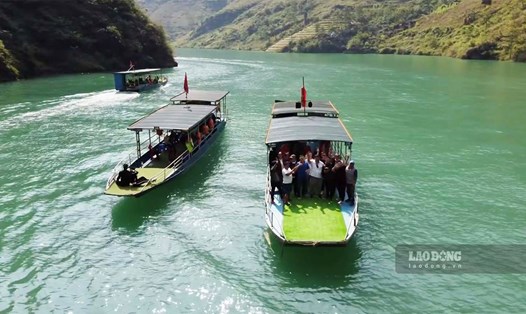 Tàu du lịch trên sông Nho Quế (Hà Giang) đã hoạt động trở lại từ 21.9.2023. Ảnh: Nguyễn Tùng.