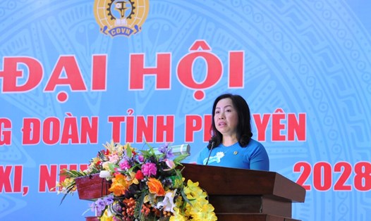 Bà Thái Thu Xương - Phó Chủ tịch Tổng Liên đoàn Lao Động Việt Nam - phát biểu tại Đại hội XI Công đoàn Phú Yên. Ảnh: Phương Linh