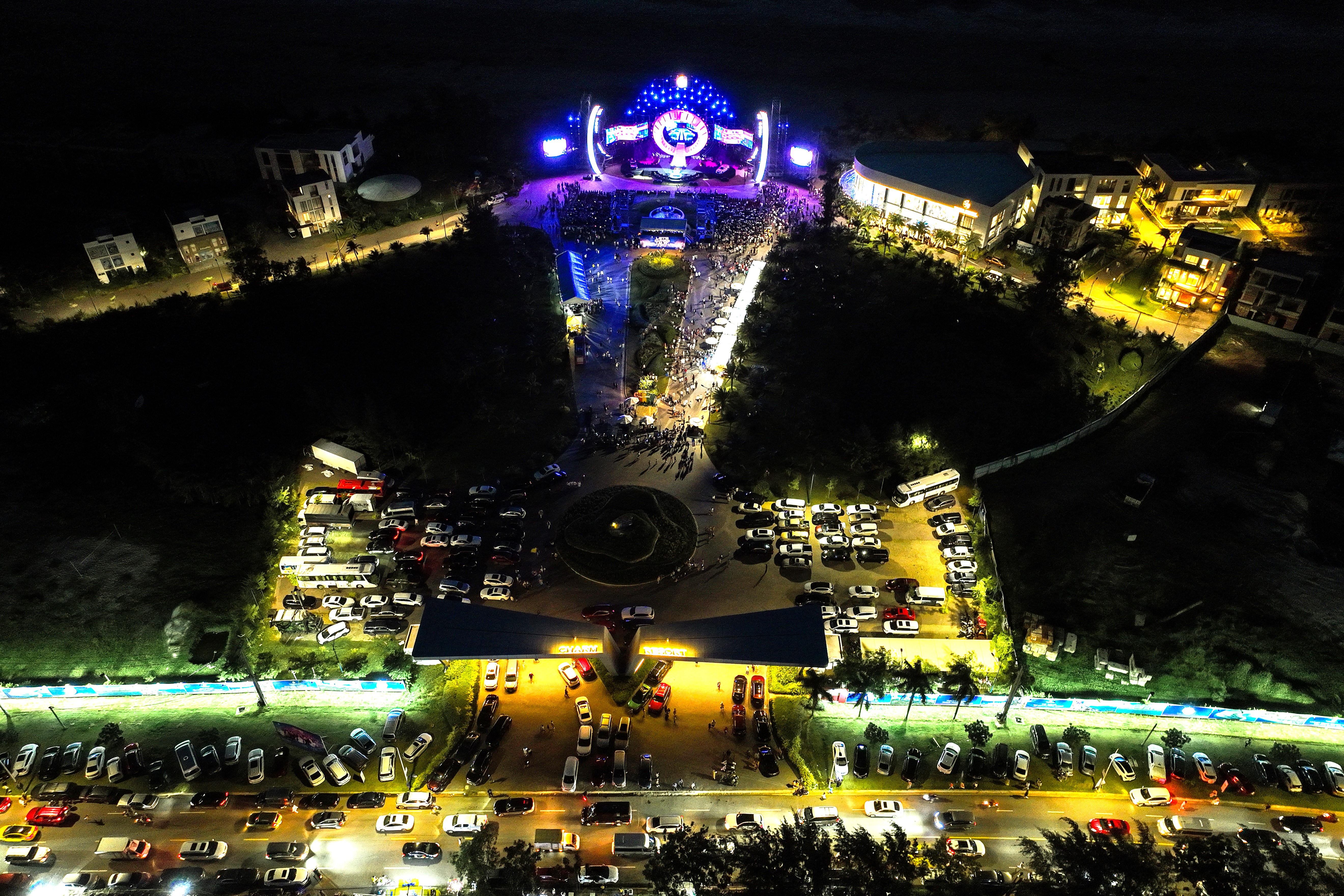 Sự kiện Let's Charm Fest được tổ chức tại Hồ Tràm từ xã hội hóa thu hút hơn 20.000 người tham gia. Ảnh: Charm