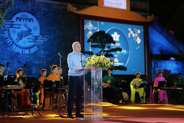 Chủ tịch HĐQT Đặng Ngọc Hòa phát biểu khai tiệc. (Ảnh: Mai Hương)