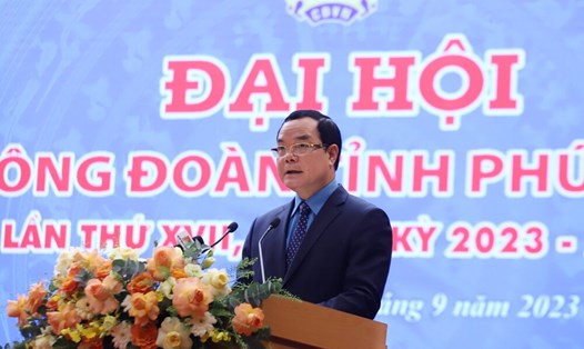 Chủ tịch Tổng LĐLĐVN Nguyễn Đình Khang phát biểu chỉ đạo đại hội. Ảnh: Tô Công