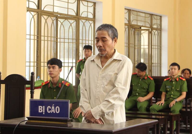 Bị cáo Thu tại phiên tòa xét xử. Ảnh Nguyễn Hoàng. 