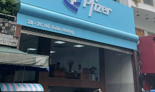 Cơ sở thẩm mỹ "Pfizers" vi phạm nhãn hiệu của tập đoàn đa quốc gia Pfizers Inc. Ảnh: TTSYT TPHCM