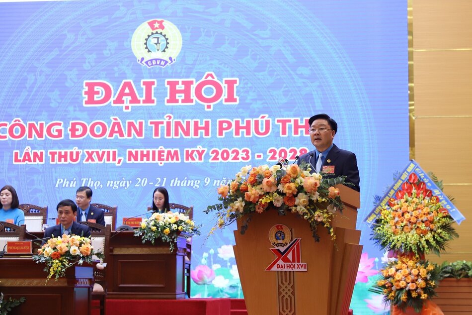 Ông Hà Đức Quảng - Chủ tịch LĐLĐ tỉnh Phú Thọ phát biểu tại Đại hội. Ảnh: Tô Công.