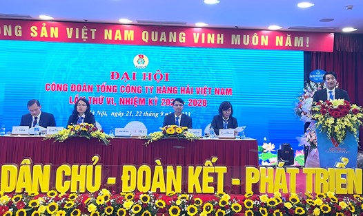 Ông Lê Phan Linh - Chủ tịch Công đoàn Tổng Công ty Hàng hải Việt Nam phát biểu tại Đại hội. Ảnh: Hà Anh