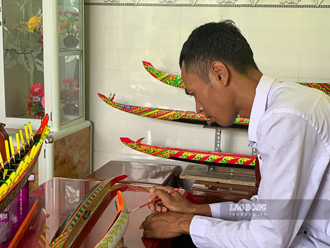 Hiện nay ghe ngo mi ni của Thạch Ro Si Dol rất được khách hàng ưa chuộng nhất là những người yêu thích bộ môn đua ghe truyền thống của đồng bào Khmer. Si Dol chia sẻ: “Nhiều người là “Fan” của đội ghe nào sẽ chọn hình mẫu rồi đặt mình làm theo. Thông thường là những đội ghe có thành tích cao trong các cuộc thi như Pong Tức Chắc, Ông Kho”. 