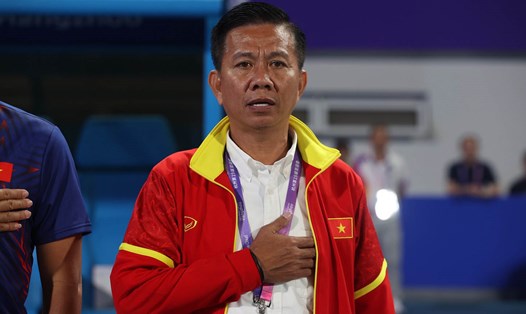 Huấn luyện viên Hoàng Anh Tuấn chỉ thẳng điểm yếu của Olympic Việt Nam. Ảnh: HL Hoàng