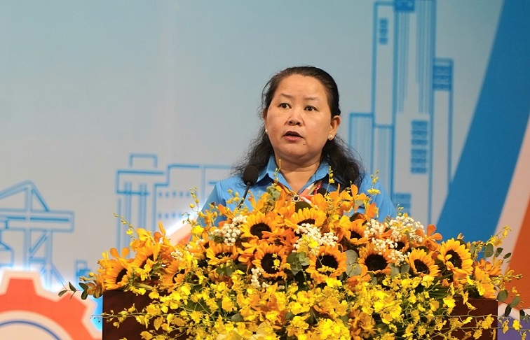 Bà Lê Thị Kim Thúy - Phó Chủ tịch LĐLĐ TPHCM báo cáo Ảnh: Chân Phúc