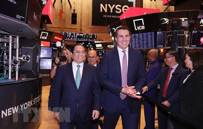 Thủ tướng Phạm Minh Chính thăm Sàn giao dịch Chứng khoán New York (NYSE). Ảnh: TTXVN