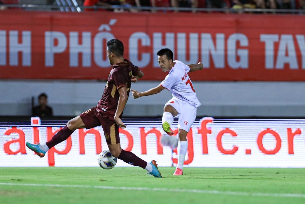 Hải Phòng FC (trắng) giành chiến thắng 3-0 trước PSM Makassar (Indonesia). Ảnh: Minh Dân