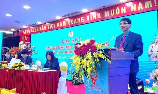 Ông Nguyễn Văn Hải - Phó Chủ tịch Công đoàn Tổng Công ty Hàng hải Việt Nam nêu ý kiến, kiến nghị của đoàn viên tại đại hội. Ảnh: Hà Anh