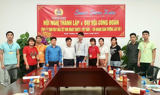 LĐLĐ huyện Xuân Trường (Nam Định) tổ chức lễ công bố thành lập công đoàn cơ sở và kết nạp đoàn viên. Ảnh: Vũ Thị Bốn