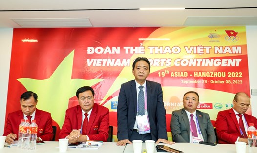 Thứ trưởng Bộ Văn hóa, Thể thao và Du lịch, Hoàng Đạo Cương, thăm và động viên Đoàn thể thao Việt Nam tại ASIAD 19. Ảnh: Bùi Lượng