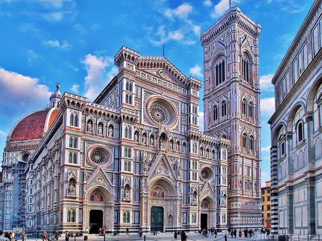 Quảng trường Piazza del Duomo. Ảnh: Romeing 