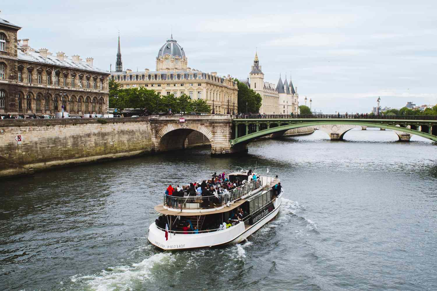 Sông Seine - một trong những con sông nổi tiếng nhất trên thế giới. Ảnh: TripSavvy 