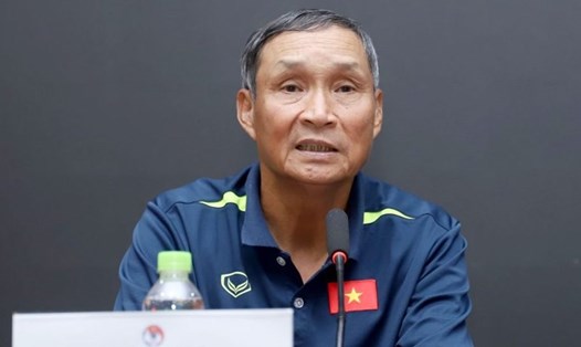 Huấn luyện viên Mai Đức Chung của tuyển nữ Việt Nam. Ảnh: VFF