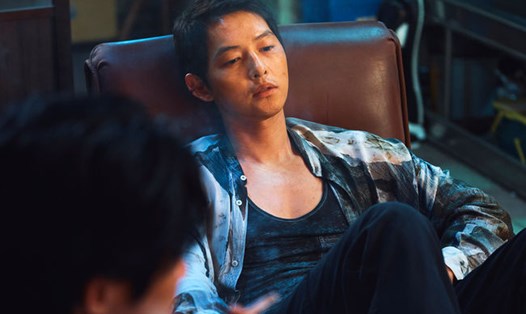 Song Joong Ki trong phim mới. Ảnh: Nhà sản xuất
