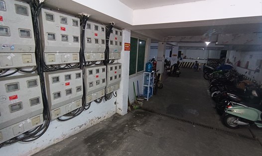 Thay vì khuyến khích gửi xe bên ngoài, chủ tòa nhà chung cư mini trên phố Khương Hạ (quận Thanh Xuân, Hà Nội) cho rằng, họ sẽ chủ động trang bị hệ thống phòng cháy, chữa cháy. Ảnh: Thu Giang