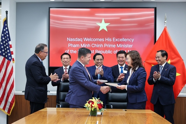 Thủ tướng chứng kiến lễ ký Ý định thư hợp tác giữa Sàn giao dịch chứng khoán NASDAQ với Ủy ban Chứng khoán Nhà nước của Việt Nam. Ảnh: VGP
