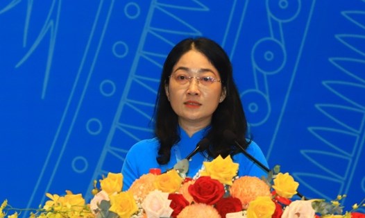 Bà Nguyễn Kim Loan tái đắc cử làm Chủ tịch Liên đoàn Lao động Bình Dương. Ảnh: Trần Tình