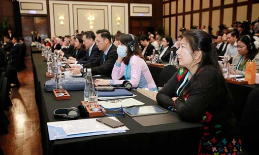 Các Bộ trưởng Thông tin ASEAN thông qua Tuyên bố Đà Nẵng về truyền thông. Ảnh: Thùy Trang
