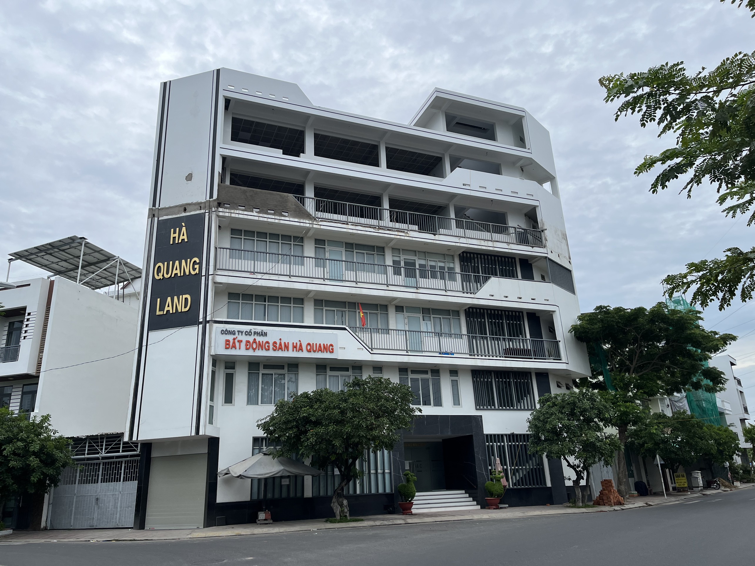 Nhiều khách hàng mua nhà tại dự án bất động sản Hà Quang nhưng chưa nhận được sổ hồng. Ảnh: Hữu Long