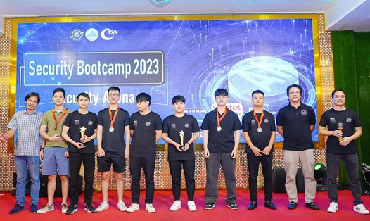 Security Bootcamp 2023 ghi nhận thành tích xuất sắc của các đội chơi đến từ các doanh nghiệp, ngân hàng, trường đại học của Việt Nam. Ảnh: Đại học Duy Tân