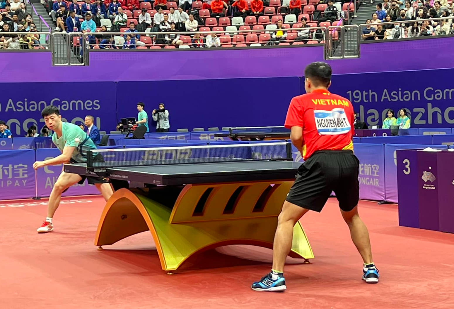 Tuyển bóng bàn nam Việt Nam thi đấu tại ASIAD 19. Ảnh: VĐV Nguyễn Anh Tú