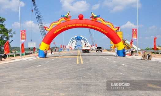 Công trình 650 tỉ, cây cầu thứ 8 bắc qua sông Hồng ở Yên Bái sẽ được khánh thành vào ngày 24.9.2023. Ảnh: Đinh Đại