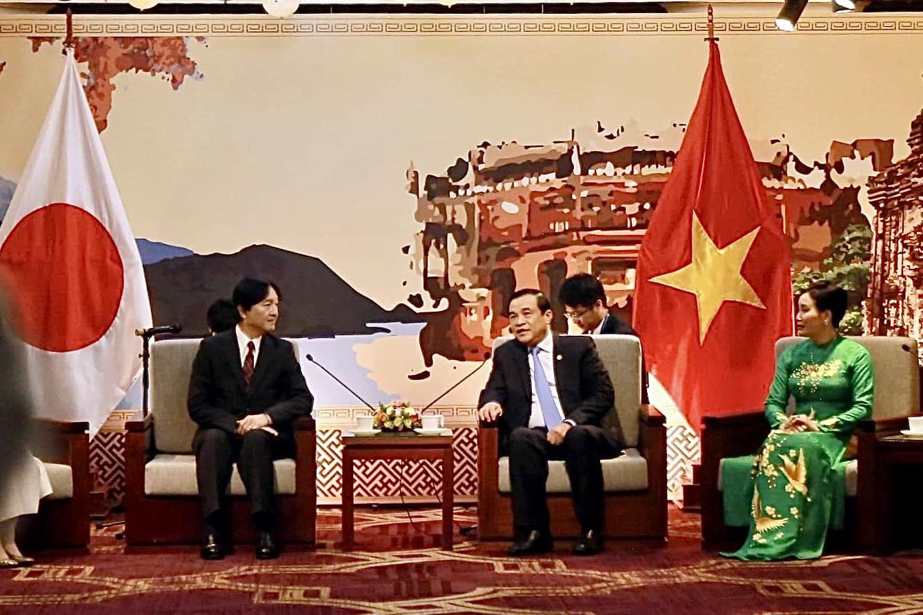 Hoàng Thái tử Nhật Bản Fumihito Akishino gặp gỡ, chào xã giao lãnh đạo tỉnh Quảng Nam. Ảnh: Thu Trang