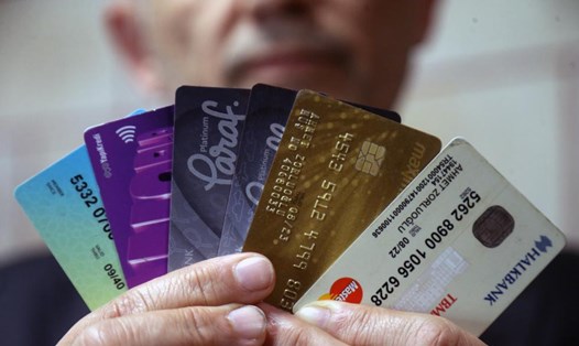 Lượng nợ quá hạn thẻ tín dụng đang tăng chóng mặt. Ảnh minh họa: Xinhua