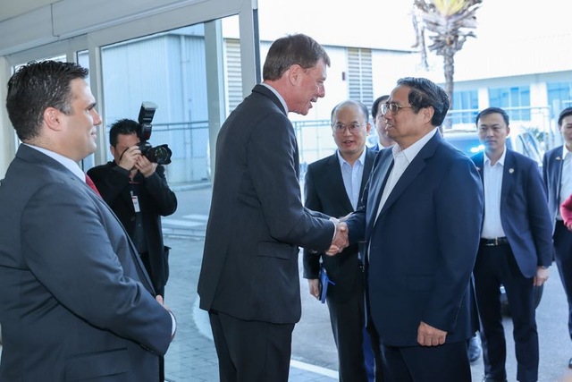 Thủ tướng Phạm Minh Chính tới thăm, làm việc với Tập đoàn Hàng không Vũ trụ Embraer. Ảnh: VGP