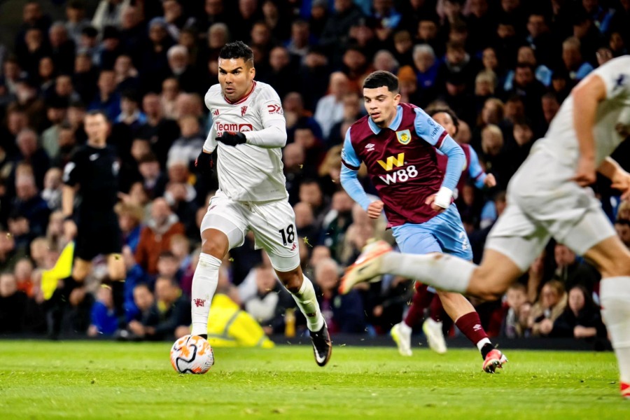 Trận đấu trên sân Burnley không hề dễ chịu với Man United. Ảnh: MU FC