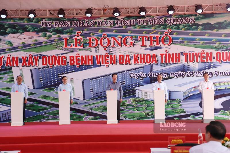 Chủ tịch nước Võ Văn Thưởng tại Lễ động thổ Dự án Bệnh viện Đa khoa tỉnh Tuyên Quang. Ảnh: Việt Bắc