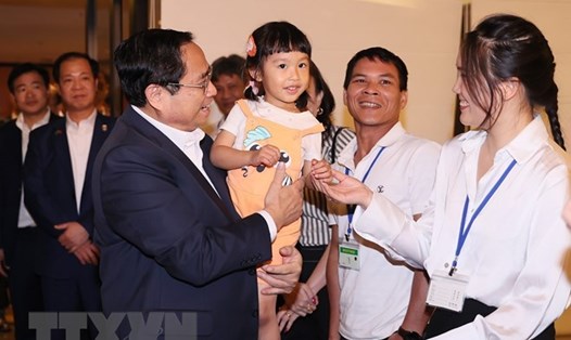 Thủ tướng Chính phủ Phạm Minh Chính gặp gỡ cộng đồng người Việt Nam ở Brazil và các nước lân cận. Ảnh: TTXVN